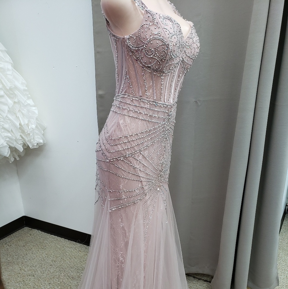 Formal Wear - Picture 3 of 6